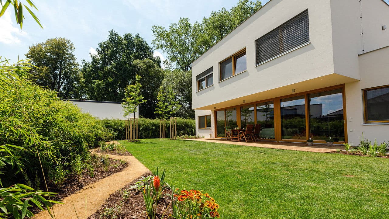 Garden for the eyes only