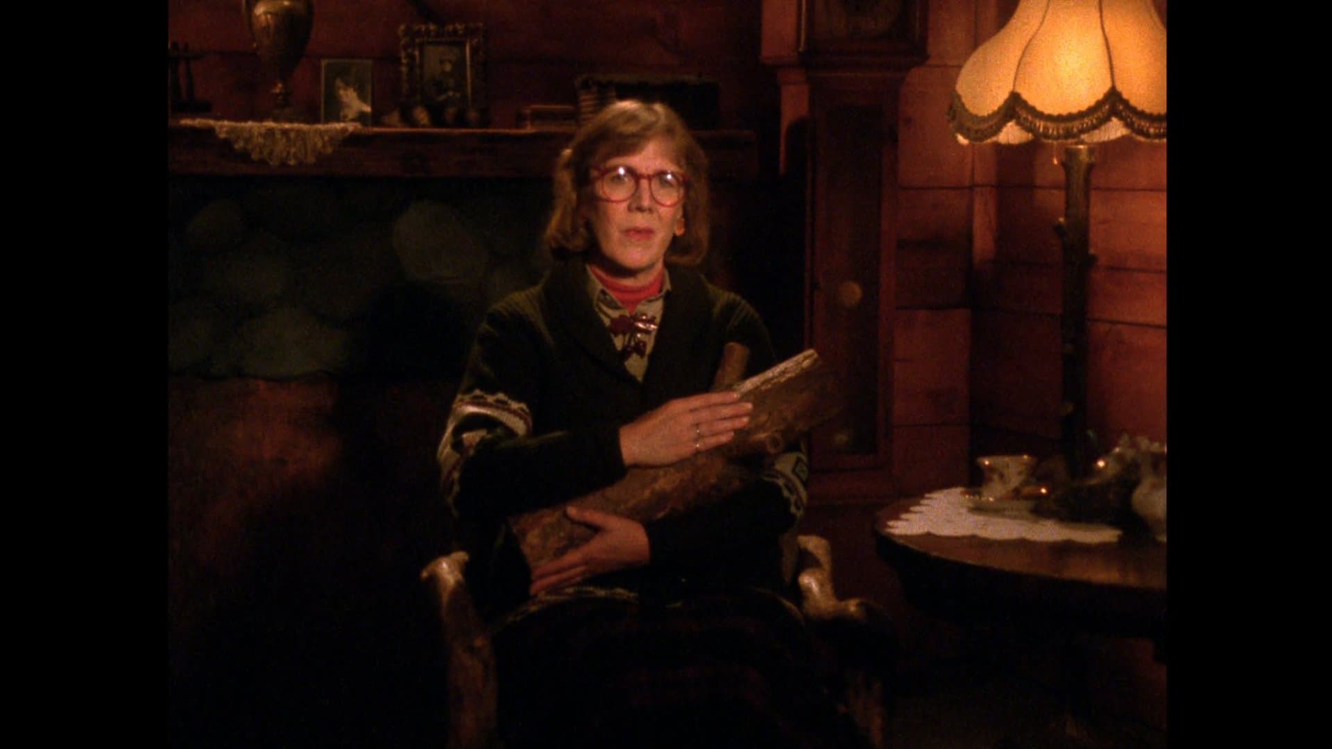 Log Lady Introduction - S02E15