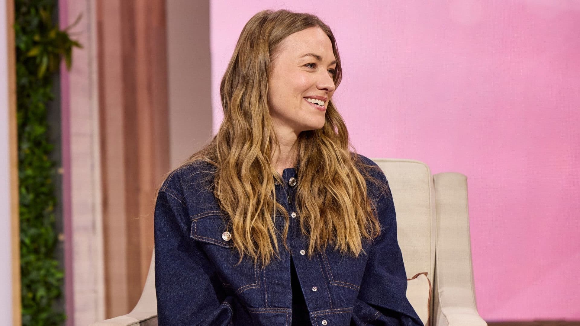 Yvonne Strahovski, Jon B