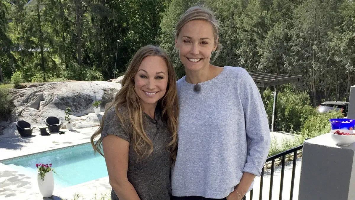 Carina works for Charlotte Perrelli