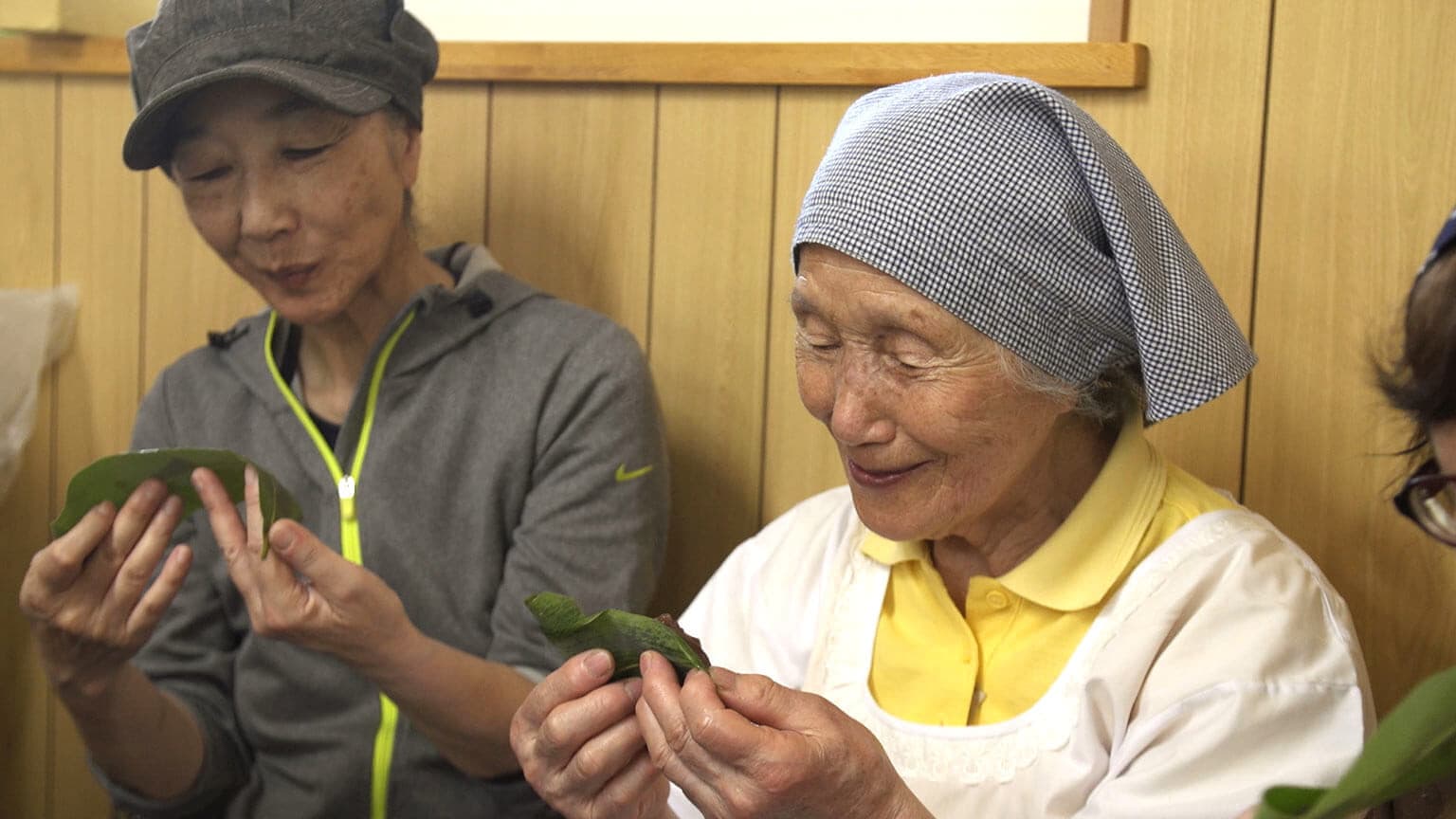 Through the Kitchen Window: Misao Kuwata - Mochi Rice Cakes Wrapped in Bamboo Leaves