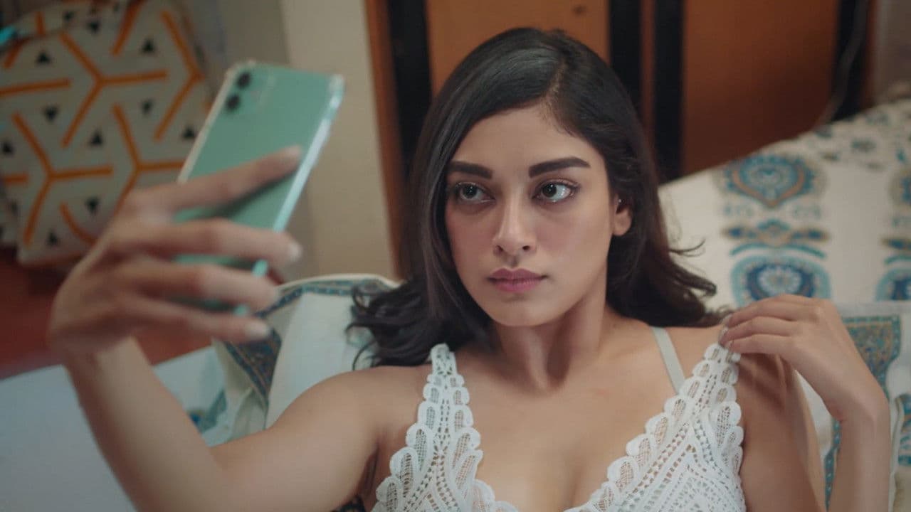 White Baal Mein Kuch Kala Hai