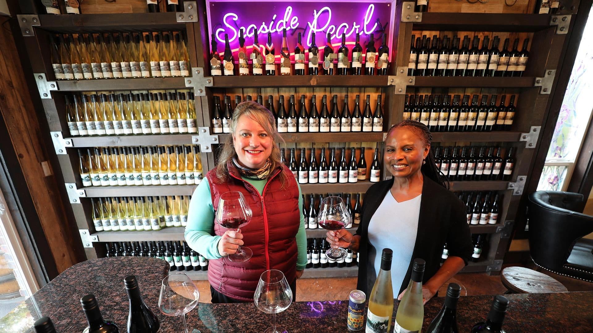 Boating on Ontario's Rideau Canal and Visiting Abbotsford