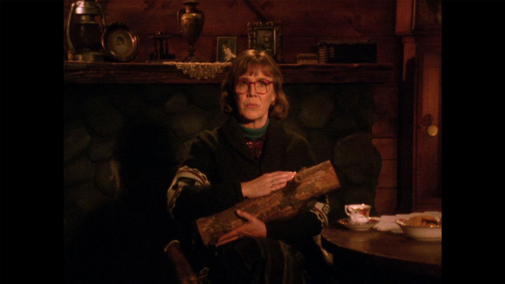 Log Lady Introduction - S01E04