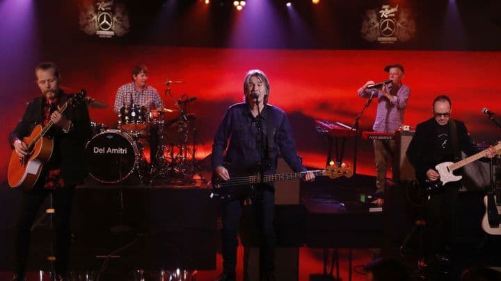 David Duchovny, Simone Ashley, Del Amitri